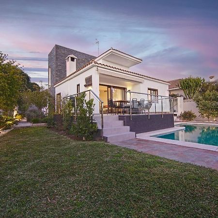 Modern Villa Close To Costabella Beach มาร์เบยา ภายนอก รูปภาพ