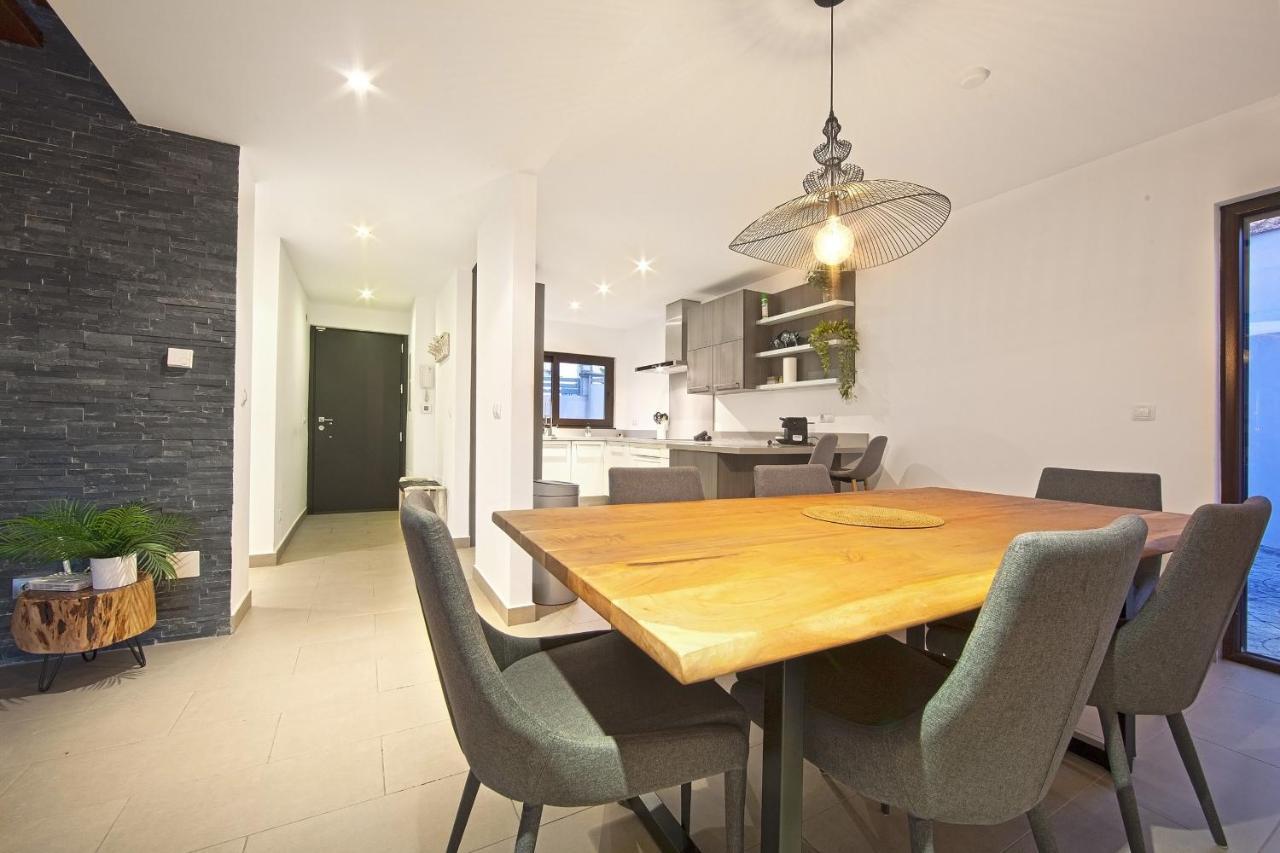 Modern Villa Close To Costabella Beach มาร์เบยา ภายนอก รูปภาพ
