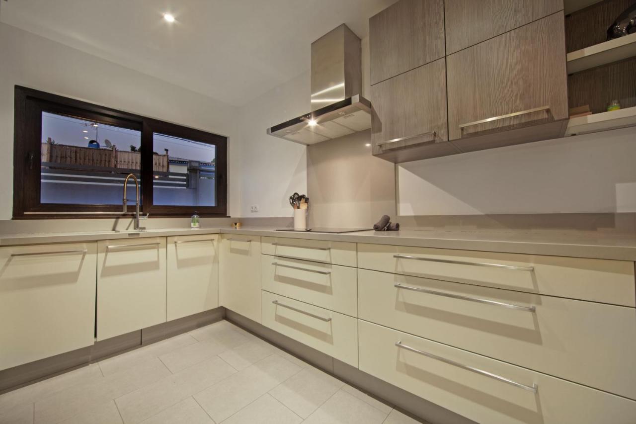 Modern Villa Close To Costabella Beach มาร์เบยา ภายนอก รูปภาพ
