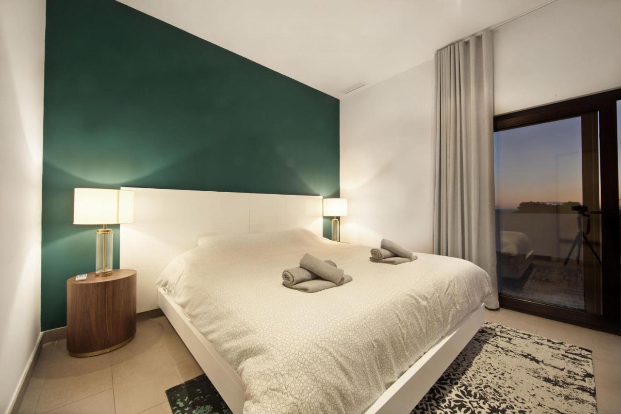 Modern Villa Close To Costabella Beach มาร์เบยา ภายนอก รูปภาพ