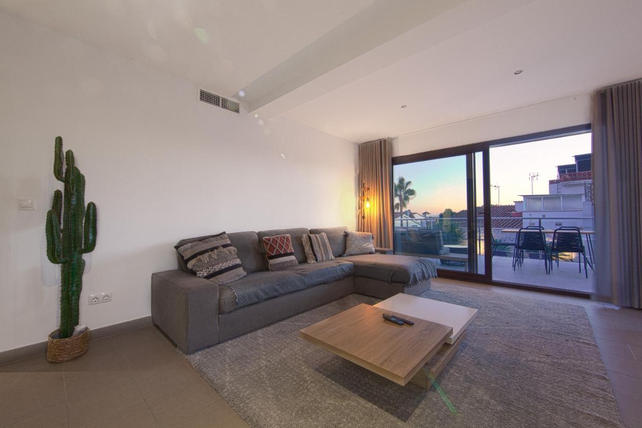 Modern Villa Close To Costabella Beach มาร์เบยา ภายนอก รูปภาพ
